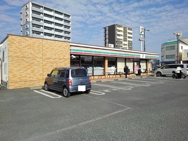 コンビニ　セブンイレブン熊本近見2丁目店（コンビニ）まで542m