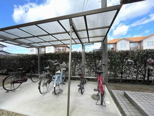 建物外観　駐輪場