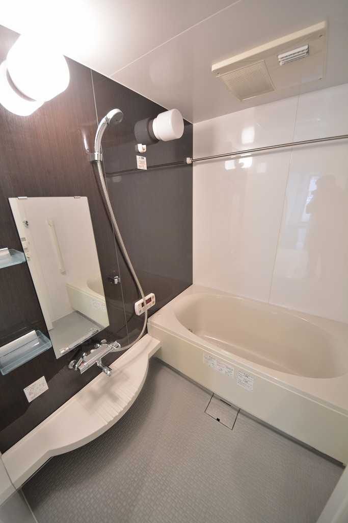 バス・シャワールーム　ロイヤルパークス桃坂　浴室