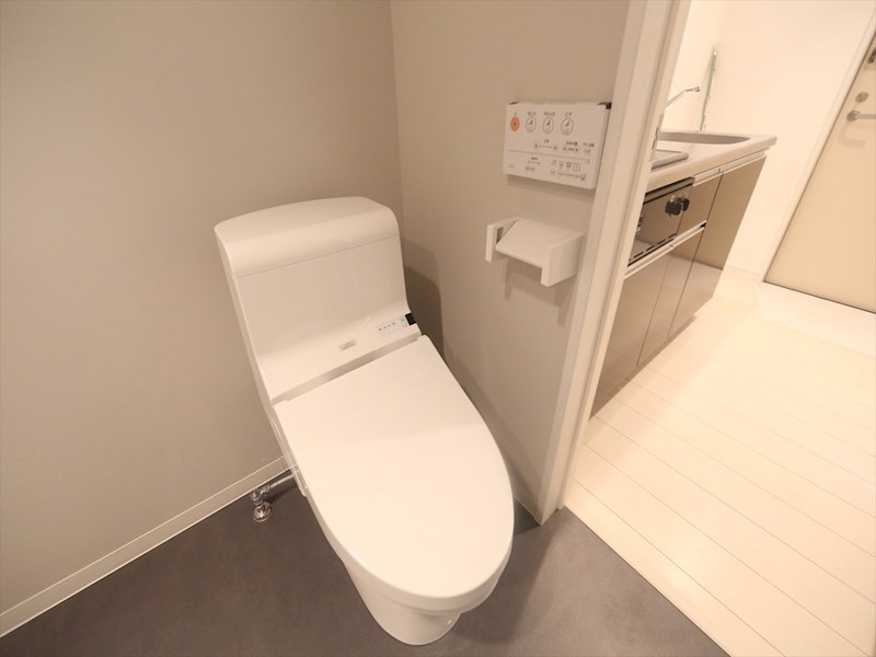 トイレ　温水洗浄暖房便座付トイレ