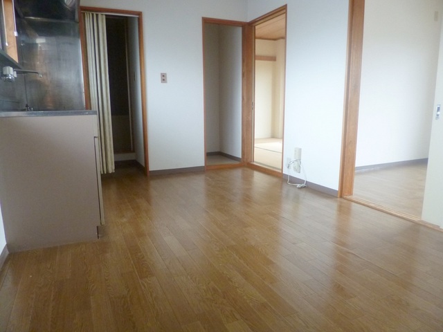 居室・リビング　ゆとりのダイニングキッチンスペース♪