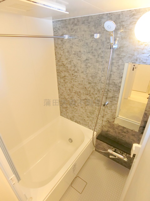 バス・シャワールーム　浴室乾燥機と追焚付きのお風呂　バスルーム