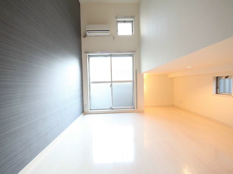 バルコニー　洋室5.3帖　アンダーロフト3.8帖（収納としても使えます）