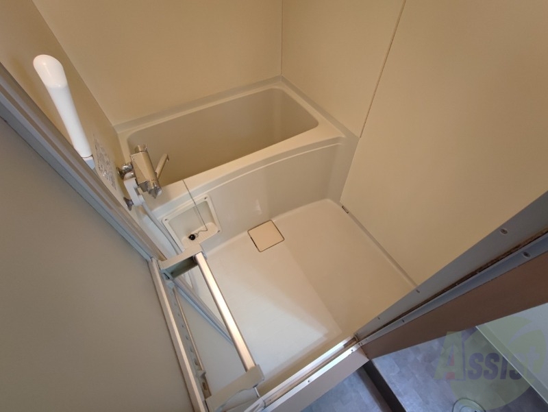 バス・シャワールーム　ユニットバスです。疲れを癒すのに欠かせませんね！