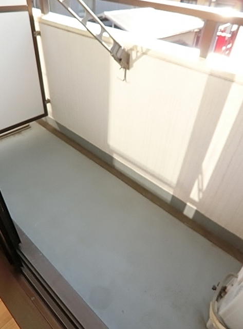 バルコニー　室内写真は307号室です。