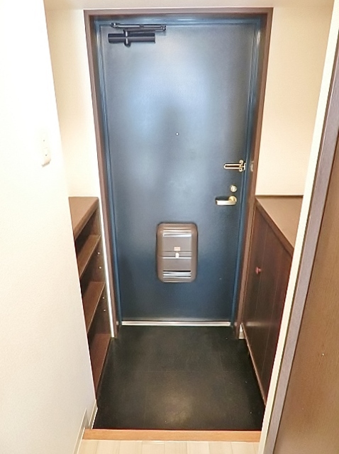 玄関　室内写真は307号室です。