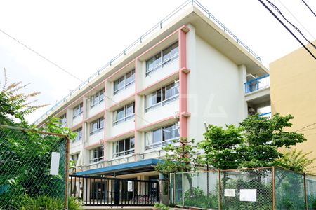 小学校　三鷹市立大沢台小学校（小学校）まで678m