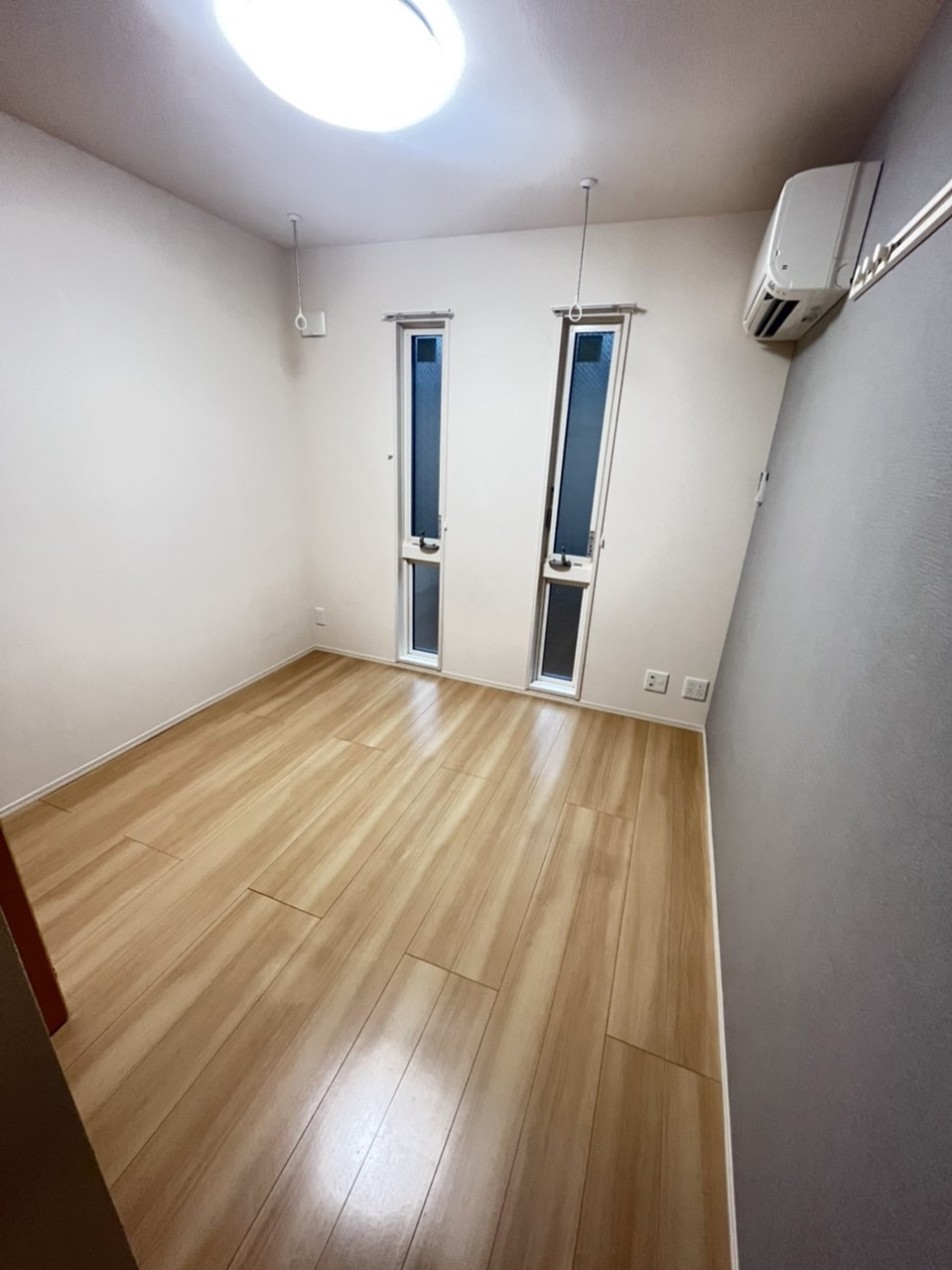 居室・リビング　＊同物件、別部屋になります。