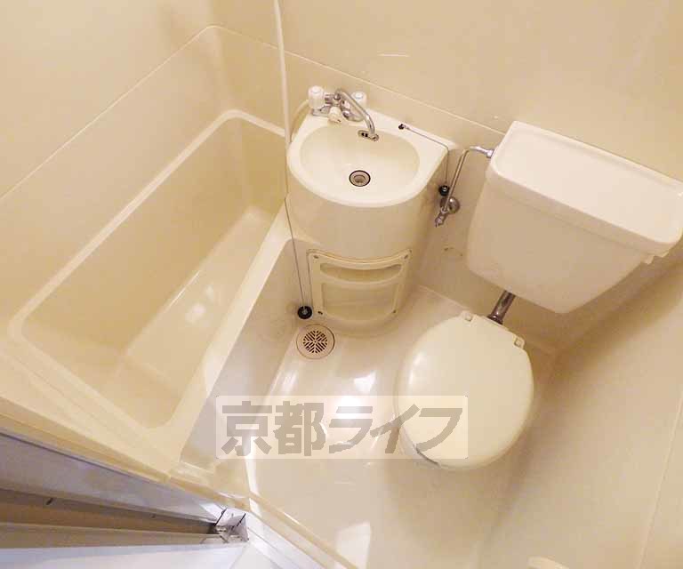 バス・シャワールーム　清潔感あるバスルーム