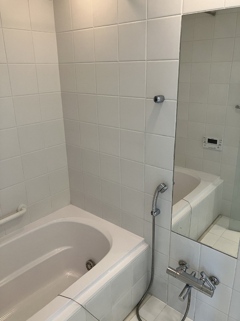 バス・シャワールーム　浴室：ホテルライクなガラス張りの浴室です