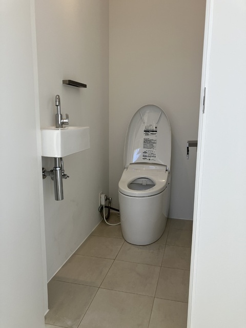 トイレ　トイレは２階と１階に計２か所ございます