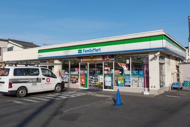 コンビニ　ファミリーマート青梅野上店（コンビニ）まで322m