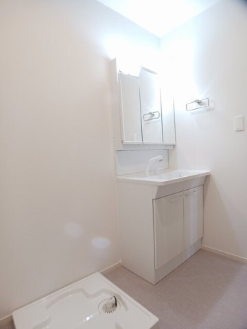 洗面設備　スペースが確保できる洗面所です