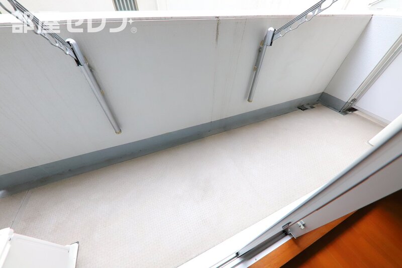 バルコニー　バルコニーは西向きです