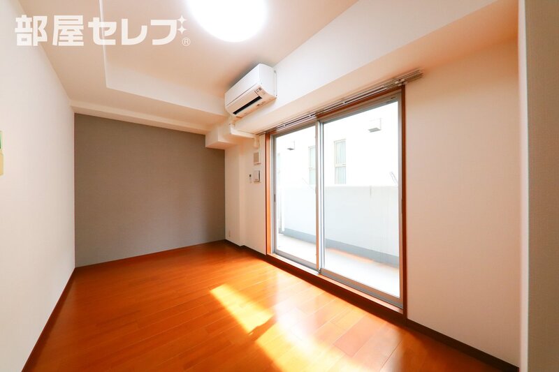 居室・リビング　６．５の洋間です