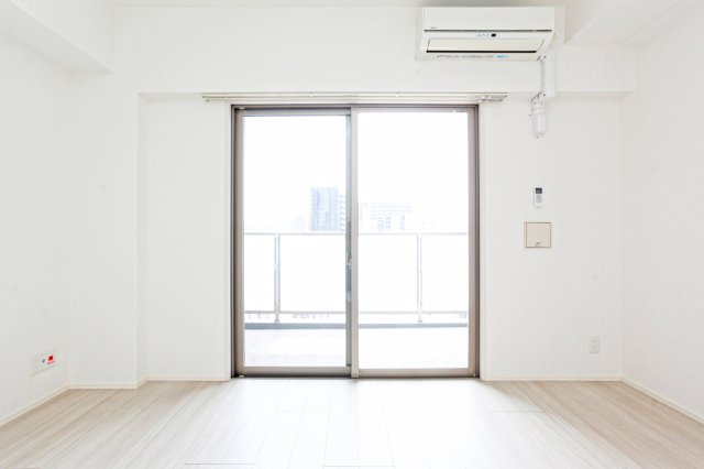 居室・リビング　別号室のものになります。現状優先。 初期費用の分割も可能です