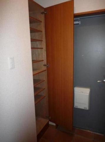 玄関　※他室参考画像