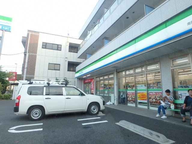 コンビニ　ファミリーマート春江町四丁目店（コンビニ）まで129m