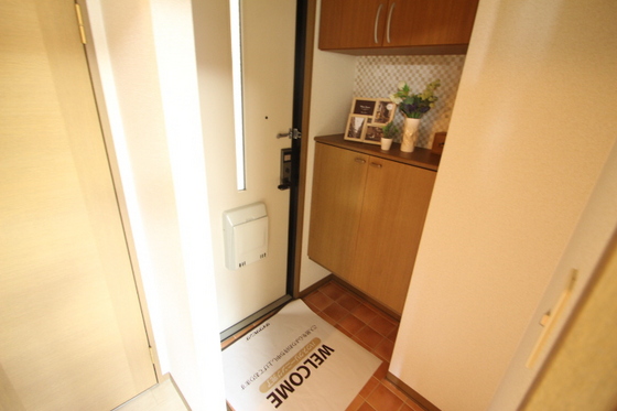 玄関　※別部屋の写真です