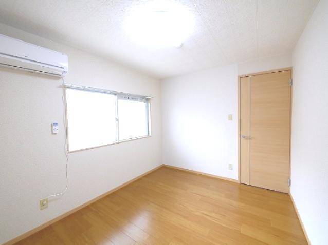 その他部屋・スペース　落ち着いた色調の洋室です