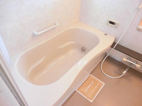 バス・シャワールーム　浴室乾燥機、追焚機能付の広々バスルーム！