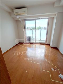 居室・リビング　別号室参考写真です