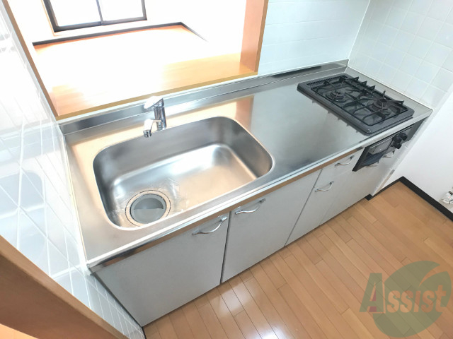 キッチン　調理スペースが確保されていて使いやすそうな印象でした。