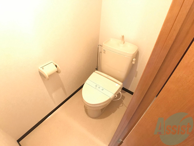 トイレ　こちらはトイレです。清潔で安心して使えますね。