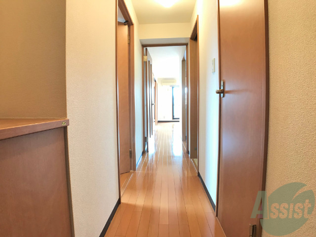 玄関　玄関の様子です。明るい印象ですね。気分もあがりそう。