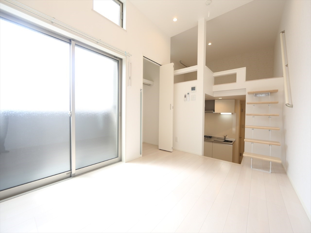 居室・リビング　洋室6帖　ロフト6.3帖（収納にも寝室にも使えます）