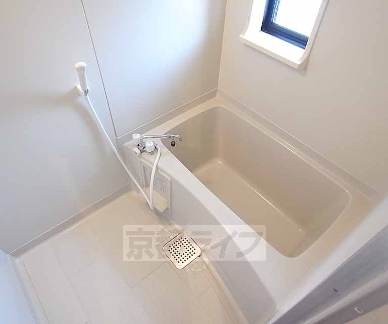 バス・シャワールーム　透明感あるバスです