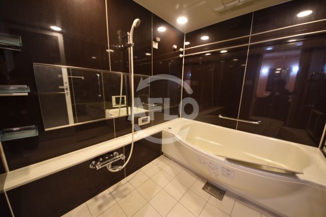 バス・シャワールーム　W.O.B.NISHIUMEDA　浴室