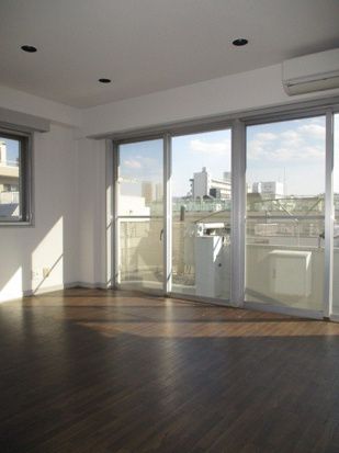 居室・リビング　こちらのリビングで趣味の時間をお楽しみください