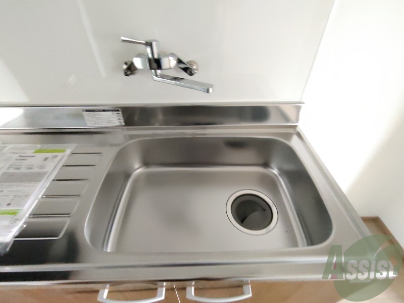 洗面設備　こちら流しで洗顔、歯磨きも行えます。