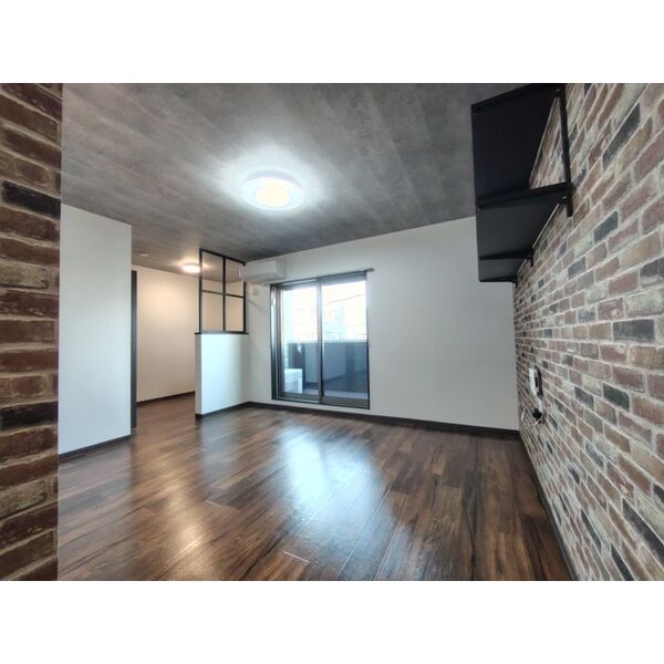 居室・リビング　写真は01号室の使用例です。雑貨や家具は設備ではありません。