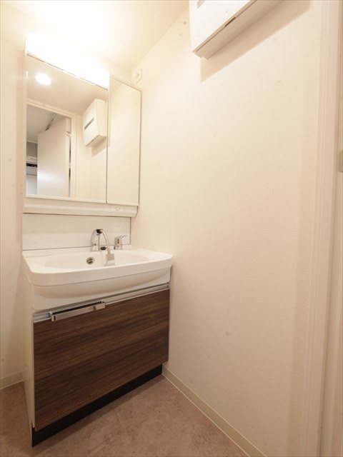 洗面設備　脱衣所　独立洗面台（シャンプードレッサー付）