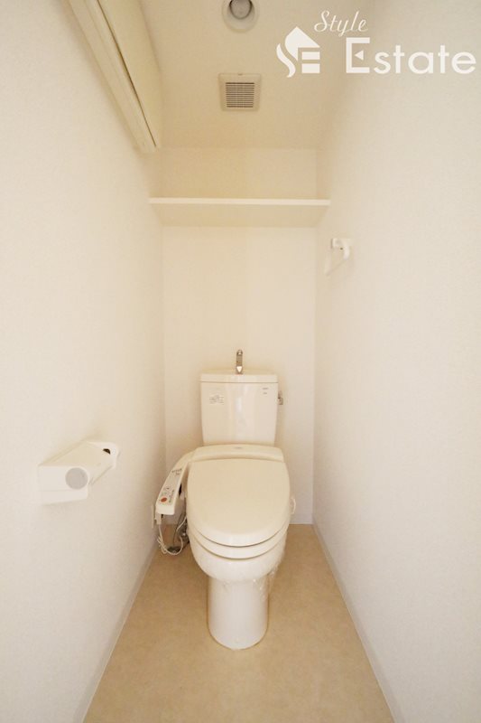 トイレ　温水便座洗浄機能付き