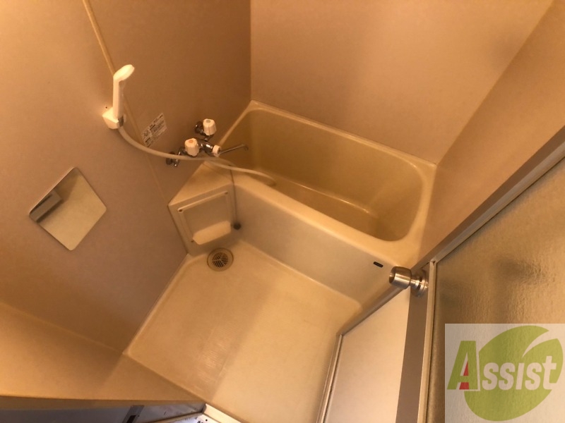 バス・シャワールーム　ユニットバスです。疲れを癒すのに欠かせませんね！