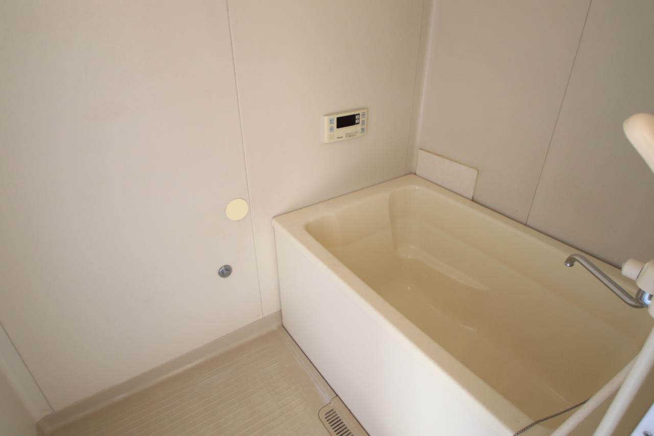 バス・シャワールーム　給湯リモコンで温度調整楽チン！