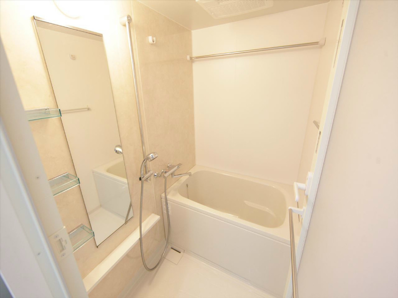 バス・シャワールーム　浴室暖房乾燥機付　24時間換気機能付バスルーム