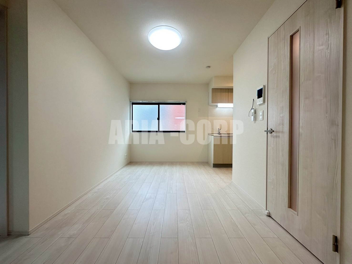 居室・リビング　白を基調とした広々お洒落なお部屋！