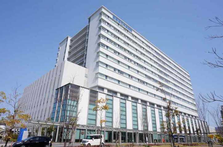 病院　愛媛県立中央病院（病院）まで923m