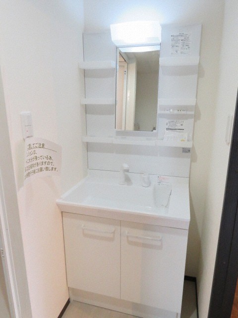 洗面設備　シャワー付き洗面化粧台☆