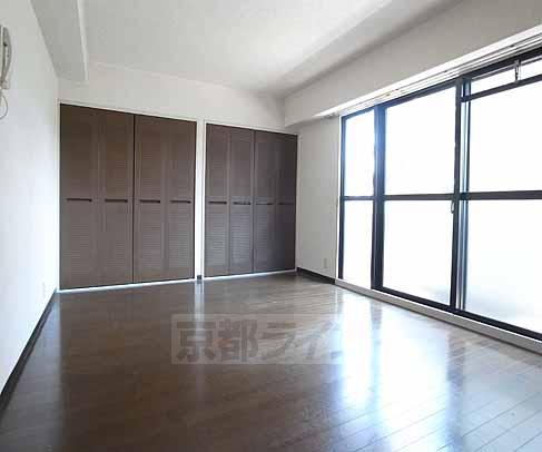 居室・リビング　１０帖の広々とした部屋です。