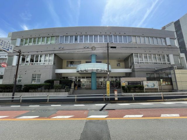小学校　新宿区立牛込仲之小学校（小学校）まで734m