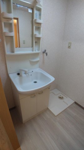 洗面設備　洗面所。こちらは別のお部屋の写真です。
