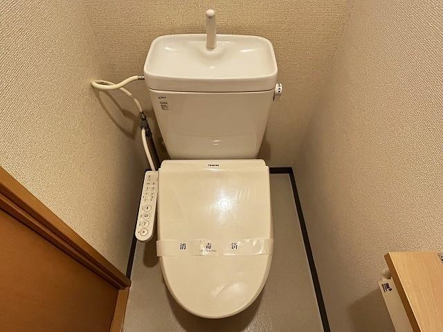 トイレ　こちらは別のお部屋の写真です。