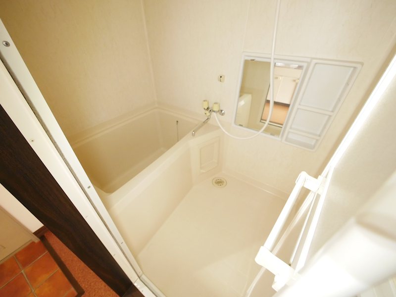 バス・シャワールーム　シャワー