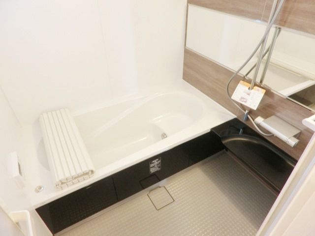 バス・シャワールーム　広々とした一坪バス