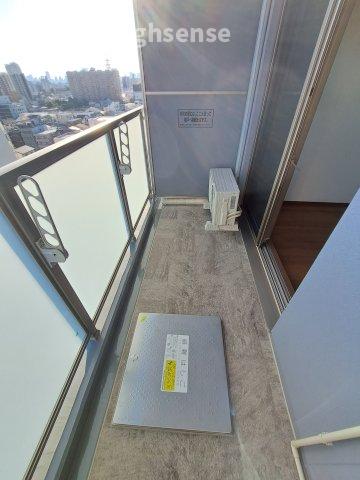 バルコニー　暖かな日差しのふりそそぐバルコニー